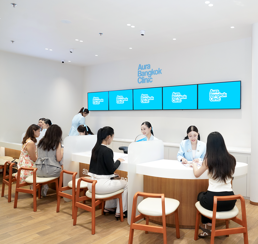 Treatment suite inside Aura Bangkok Clinic