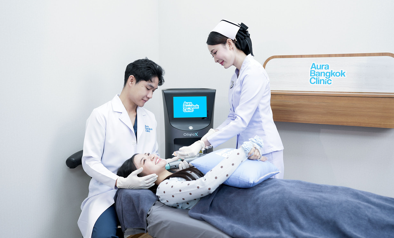 Patient resting in an Aura Bangkok Clinic treatment room